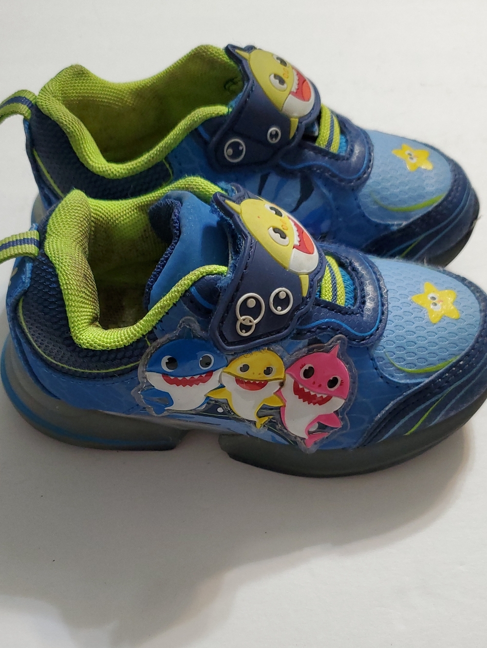 Kids Blue Shark Character Light-Up Sneakers SIZE 7